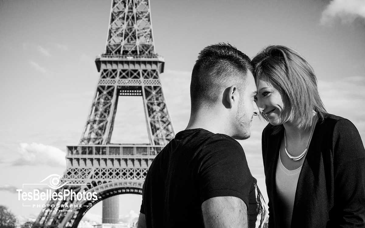 Photographe fiançailles Paris, séance photo fiançailles Paris Tour Eiffel Trocadéro