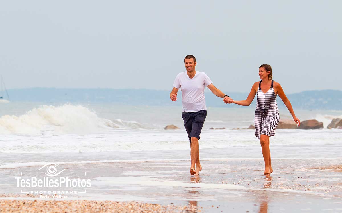Photographe de couple à Cabourg, shooting couple sur la plage de Cabourg, Dives-sur-Mer, Houlgate, Merville-Franceville-Plage, Villers-sur-Mer