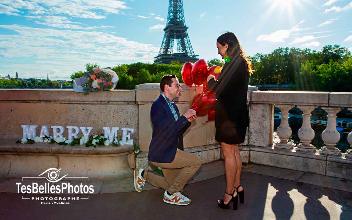 Séance photo romantique à Paris – demande en mariage surprise au bord de la Seine