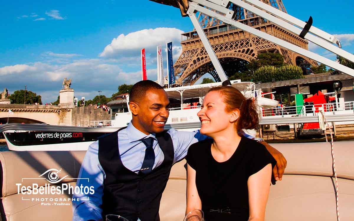 Photo de couple romantique à paris, séance photo demande en mariage Paris sur la seine