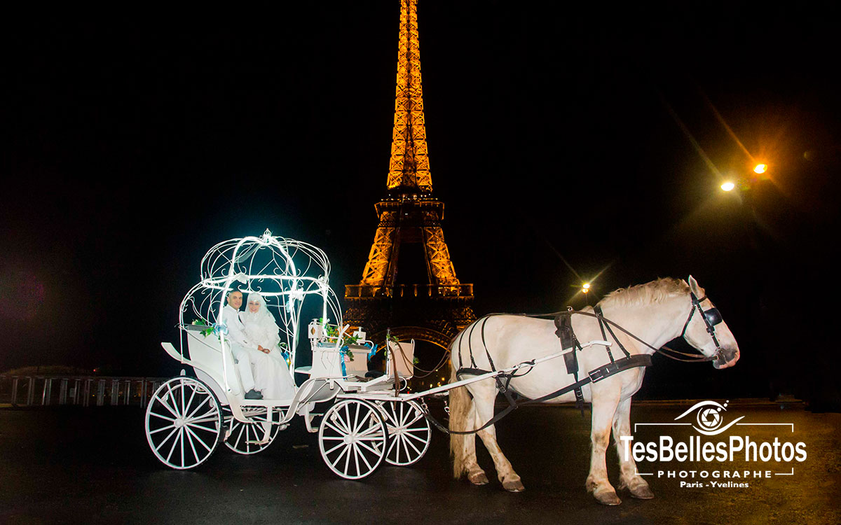 Photo de mariage en carrosse à Paris