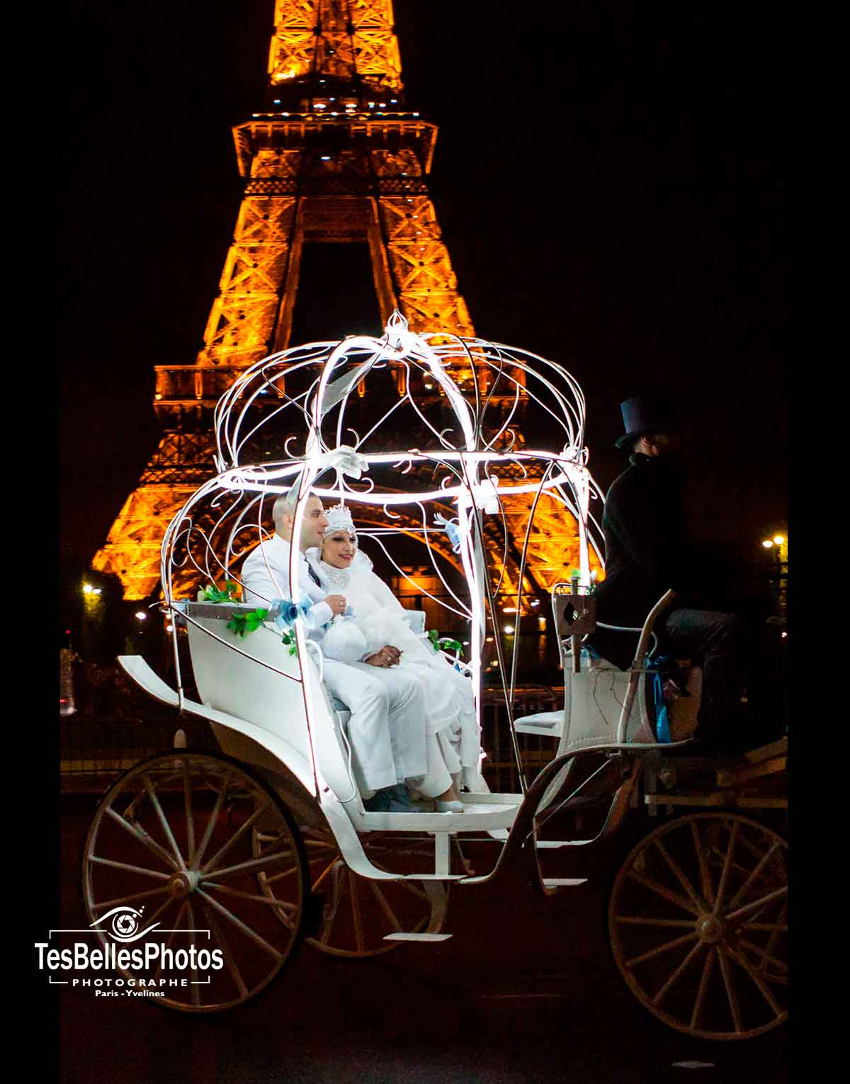 Séance photo couple Paris, photos mariage en calèche à Paris