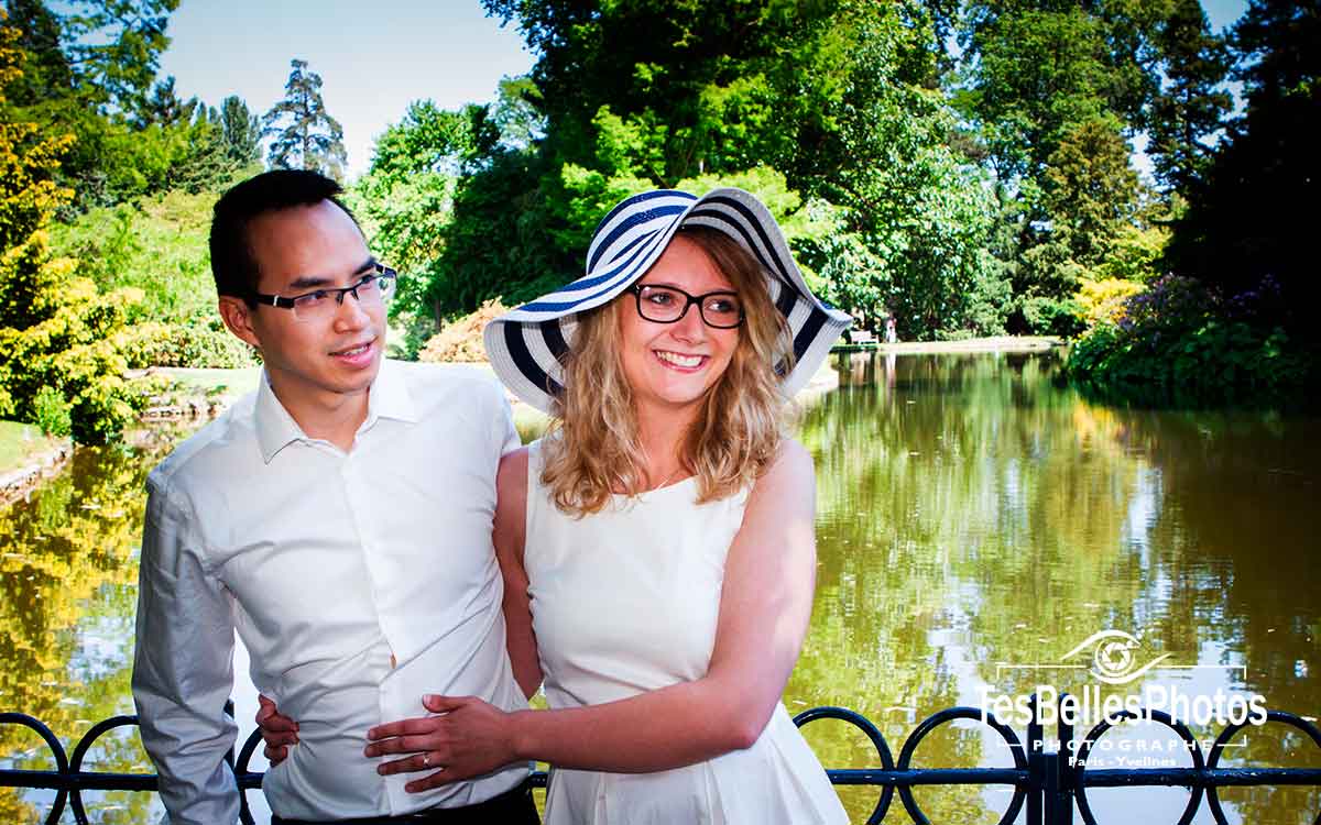Séance photo de couple au Parc de la Vallée‑aux‑Loups – shooting engagement lifestyle naturel