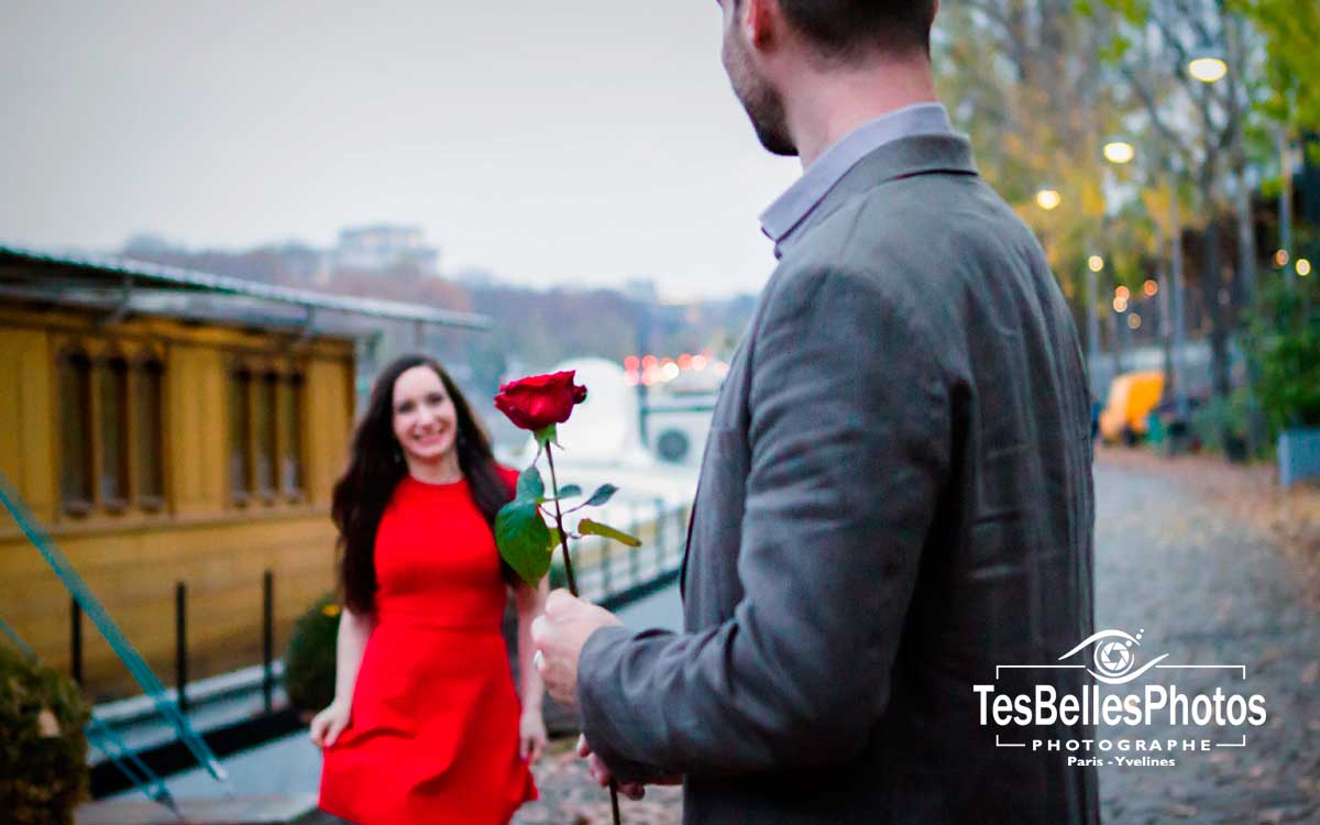 Photographe couple à Paris – moment romantique de demande en mariage