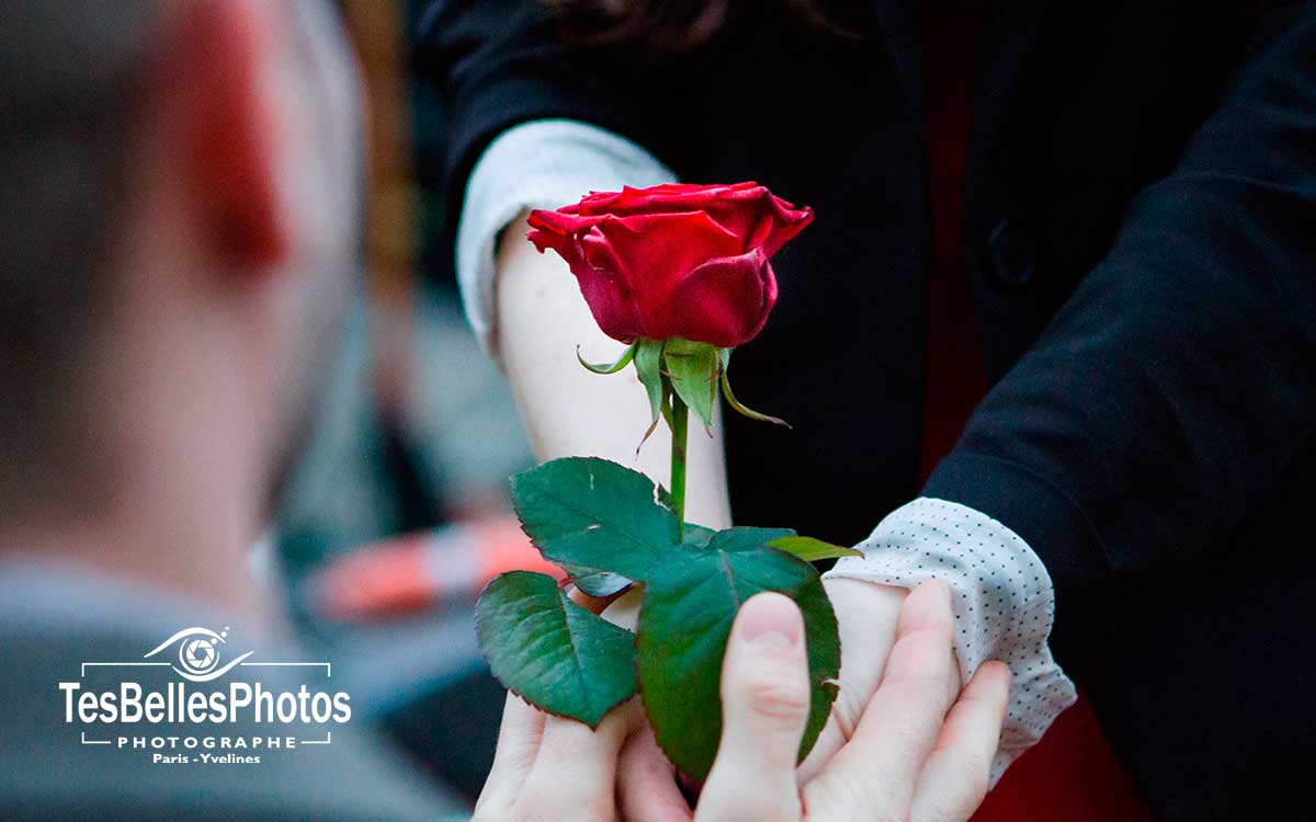 Séance photo de demande en mariage à Paris – émotions naturelles