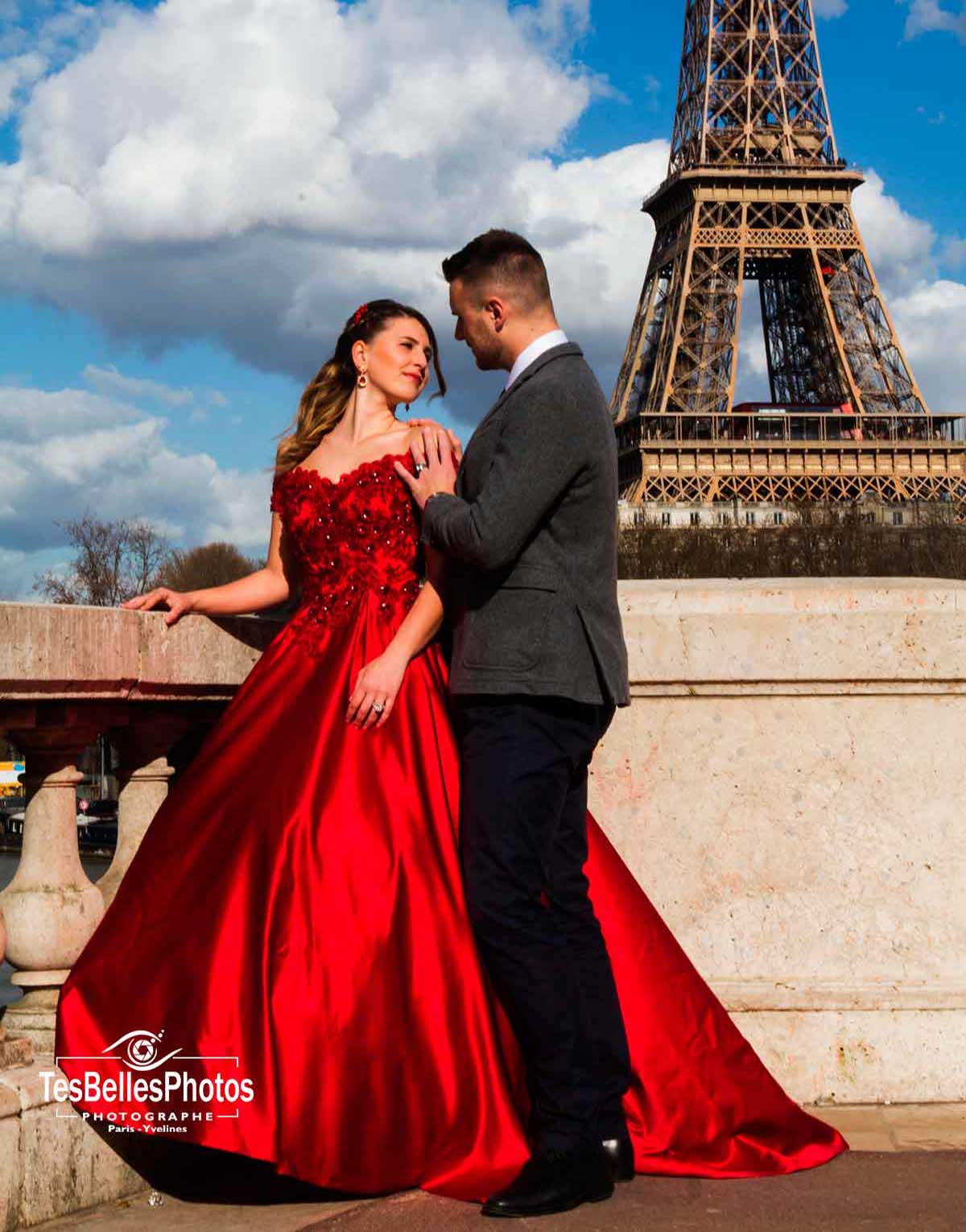 Photographe de mariage à Paris, séance photo de mariage session couple à la Tour Eiffel