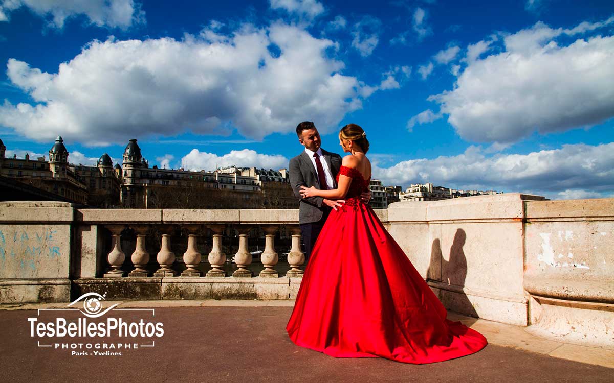Photographe anniversaire Paris, shooting photo couple Paris, séance photo anniversaire de mariage à Paris Pont de Bir-Hakeim