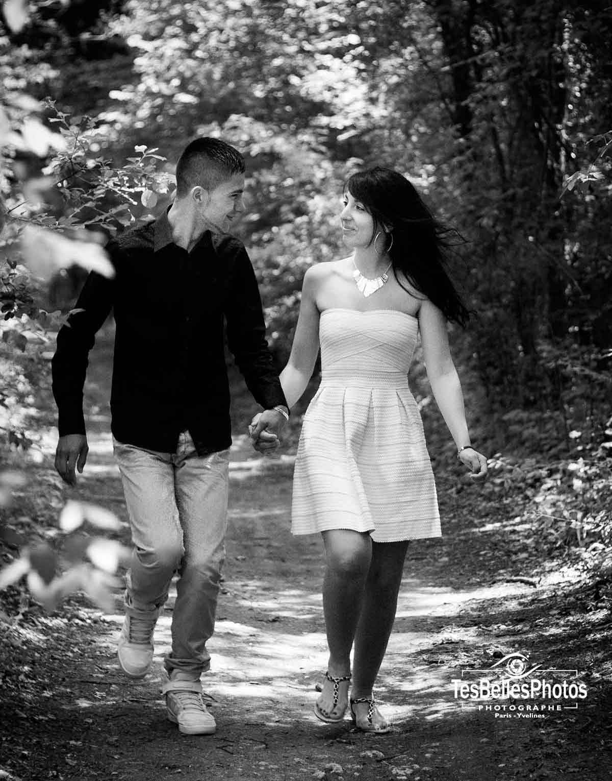 Séance photo engagement à Mantes‑la‑Jolie – photos de couple naturelles en extérieur