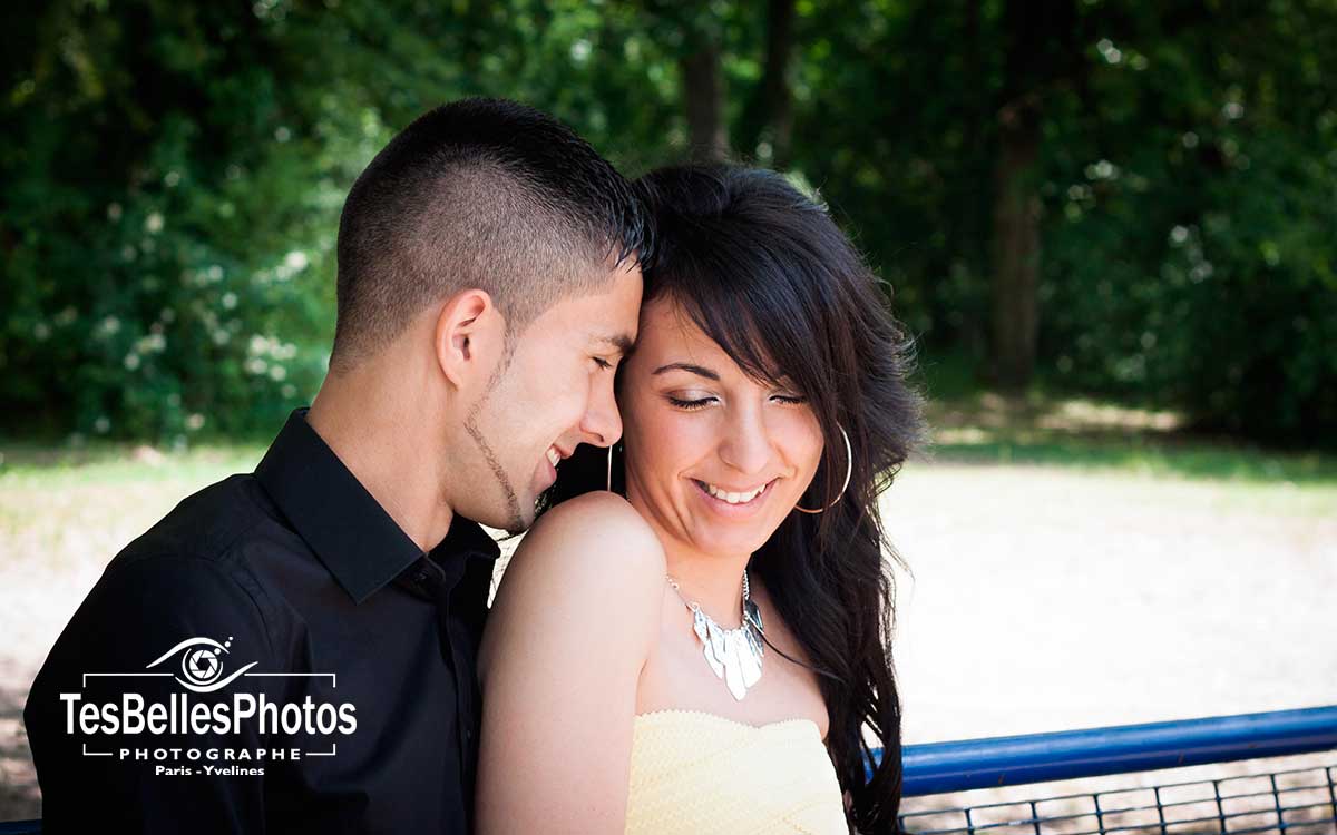Séance engagement à Mantes‑la‑Jolie – photos de couple en extérieur