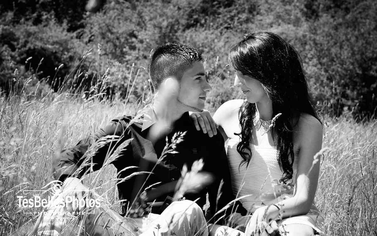 Portraits de couple à Mantes‑la‑Jolie – séance engagement naturelle