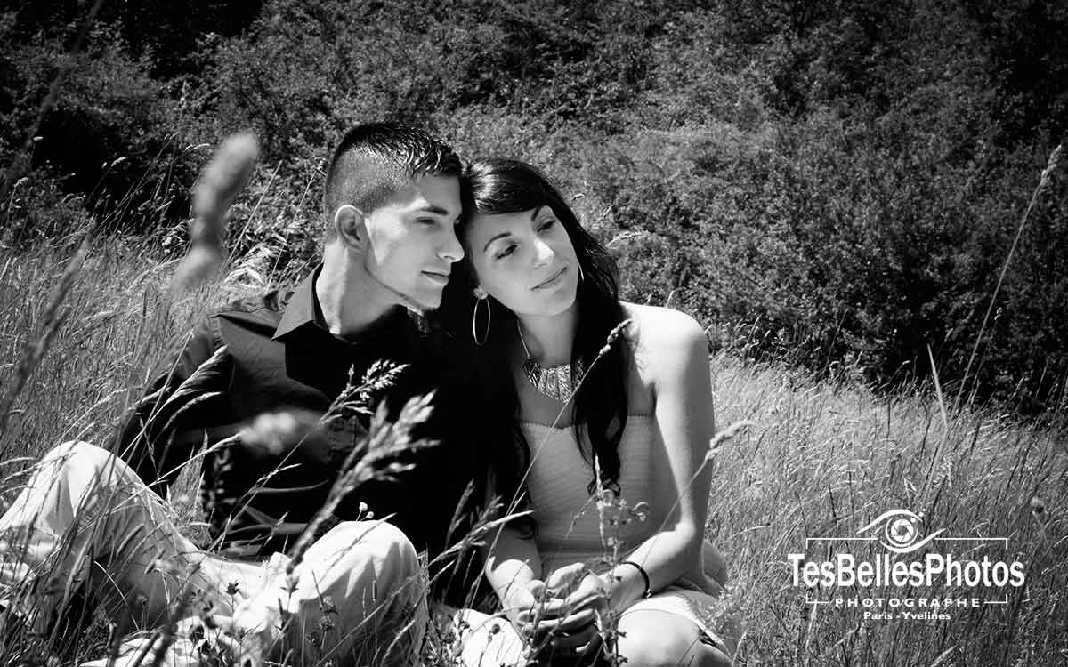 Couple en séance photo engagement à Mantes‑la‑Jolie – ambiance naturelle et authentique