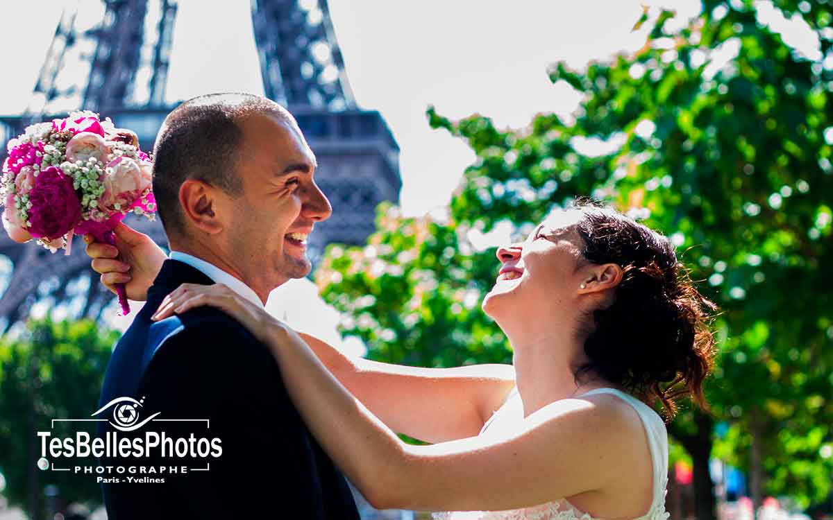 Séance photo couple Paris, séance Day After après mariage à Paris Tour Eiffel Trocadéro