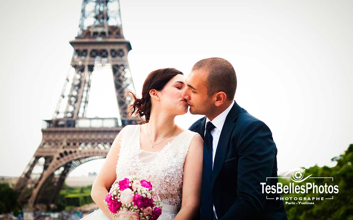 Photo mariage séance couple à Paris, shooting couple mariage Paris Trocadéro Tour Eiffel