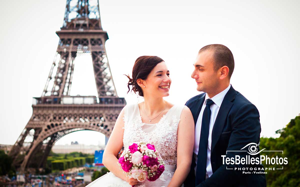 Love Session wedding Paris, pre-wedding Paris Eiffel Tower, séance photo mariage couple Paris Tour Eiffel