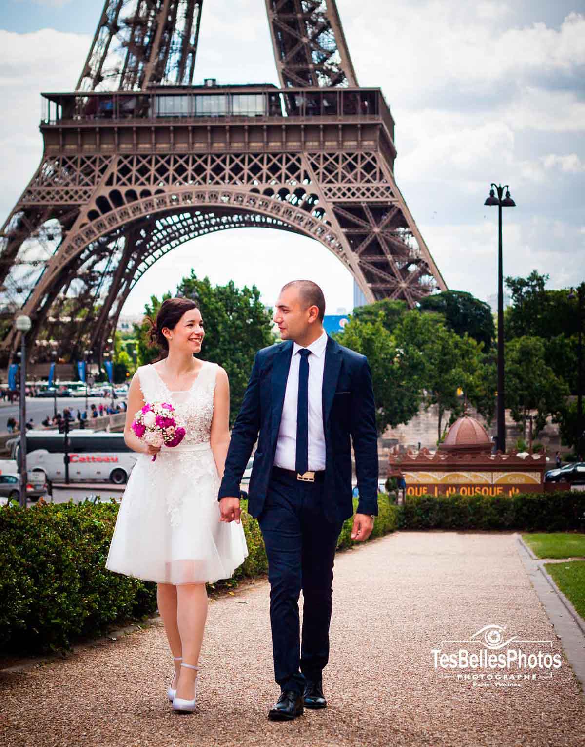 Shooting couple Paris séance photo mariage, photo couple mariage Paris Tour Eiffel
