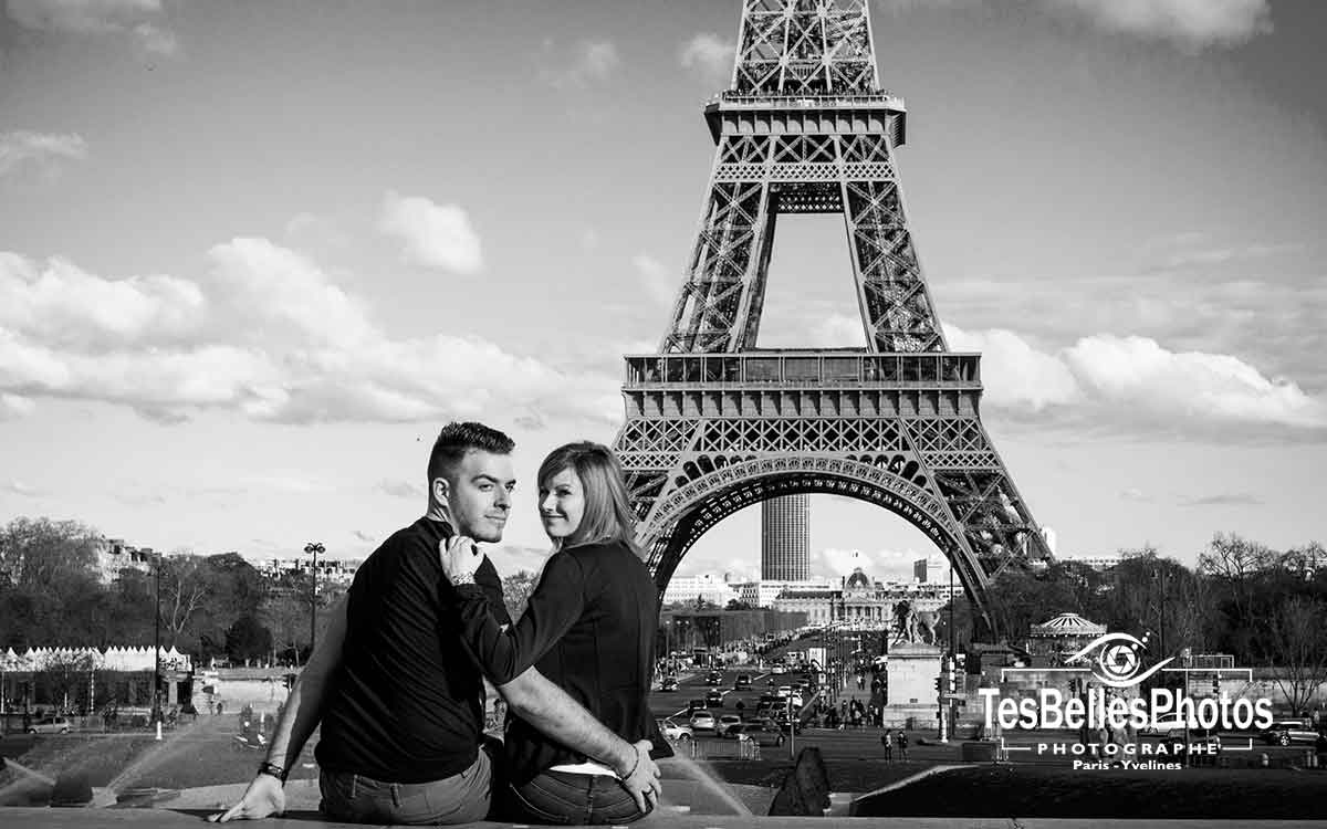 Photographe couple Paris shooting engagement, photo couple avant mariage Paris, séance photo engagement Paris
