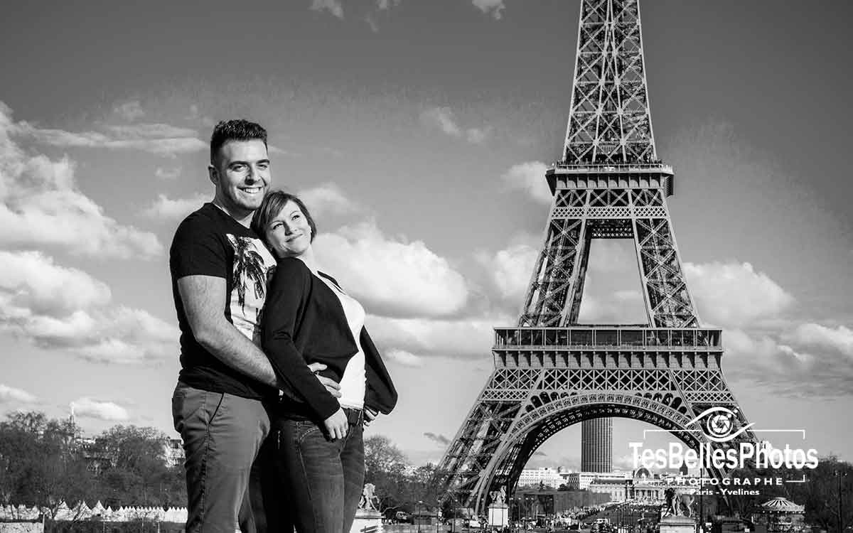 Shooting photo couple Paris, shooting photo engagement Paris, photo d'engagement à Tour Eiffel
