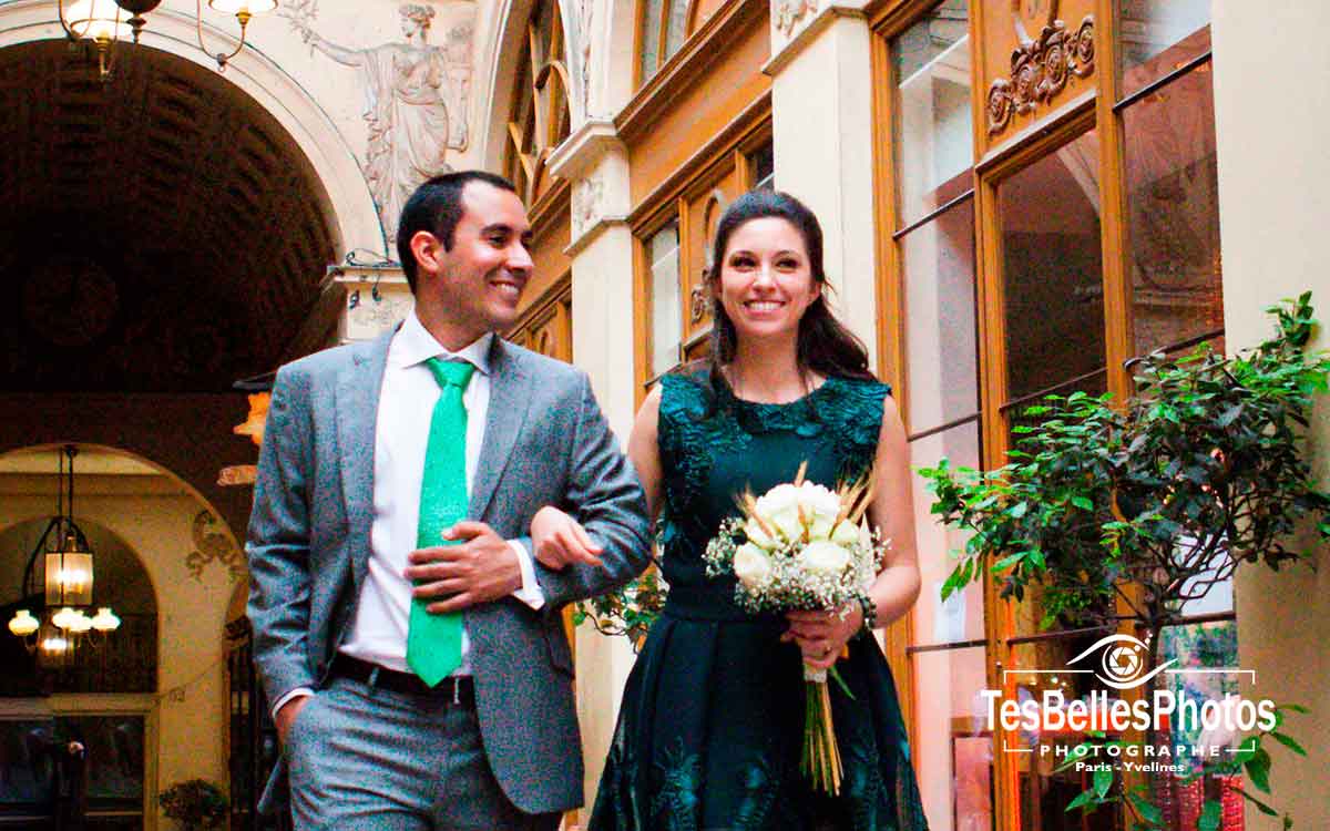 Photo de couple à Paris lors d’une séance engagement naturelle