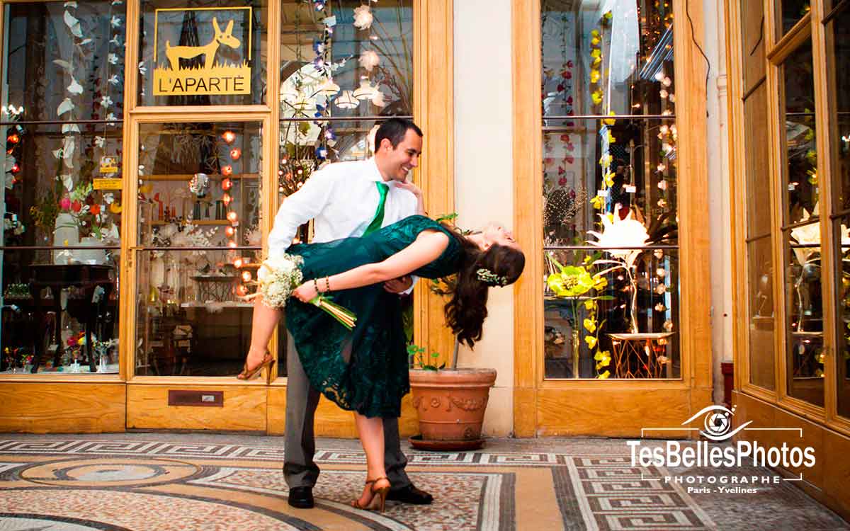 Shooting photo de couple à Paris pour une séance engagement romantique