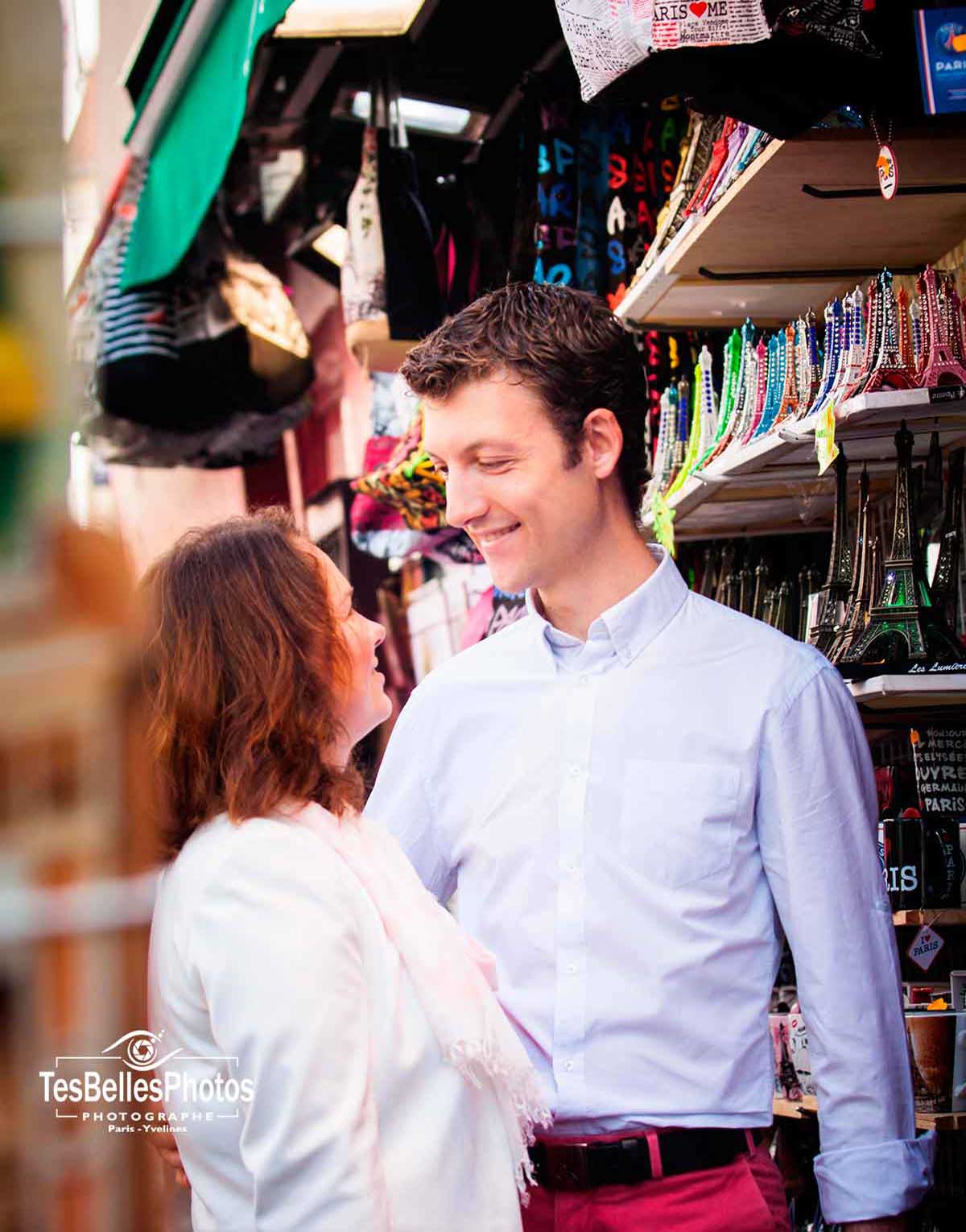 Photographe couple à Paris – shooting Save the Date naturel à Montmartre