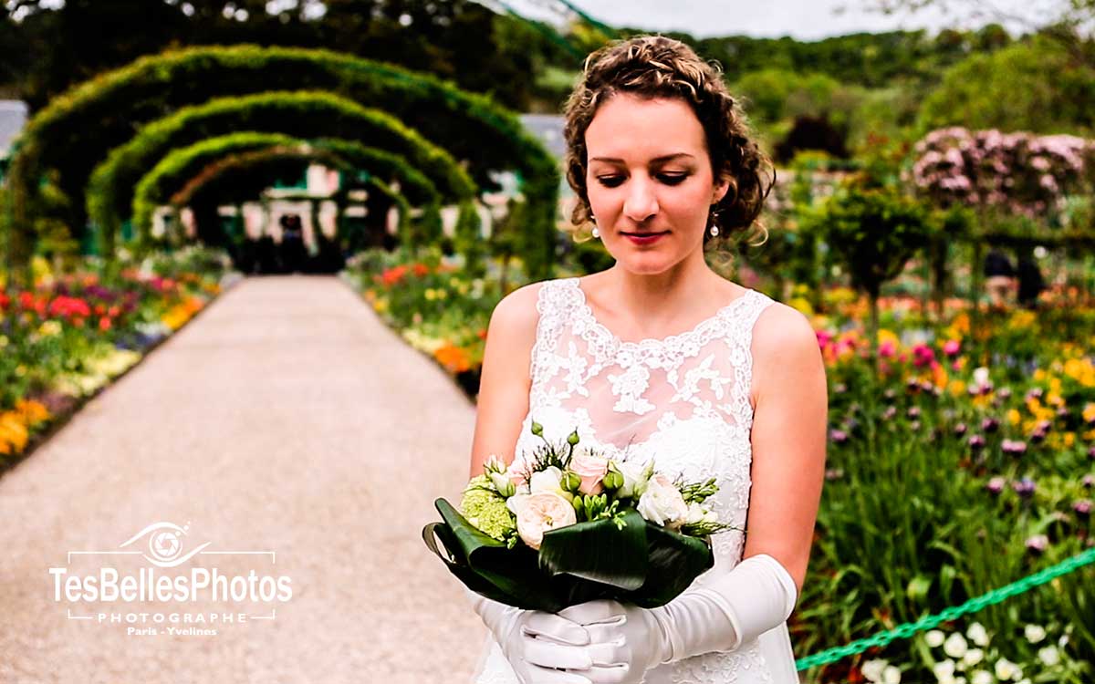 Photographe mariage à Giverny dans l'Eure – portraits de couple au jardin de Claude Monet