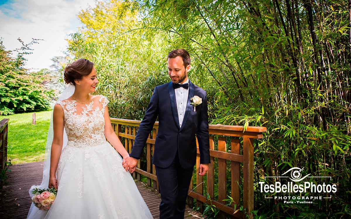 Moment complice d’un couple à Poissy pendant leur séance mariage