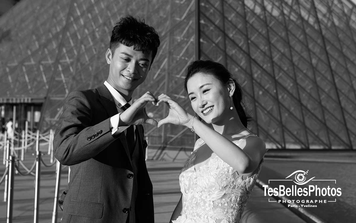 Portraits de couple chinois à Paris – séance pré‑mariage naturelle et lumineuse