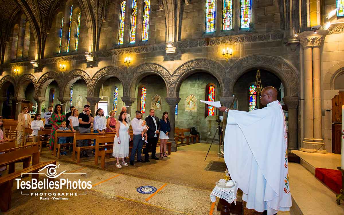Photographe baptême à Drancy, photo baptême Drancy à l'église Saint Louis du Progrès de Drancy