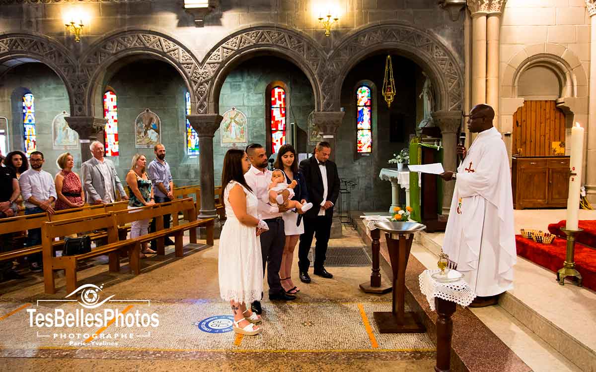 Photographe de baptême à Île-Saint-Denis dans la Seine-Saint-Denis, reportage photos baptême Île-Saint-Denis
