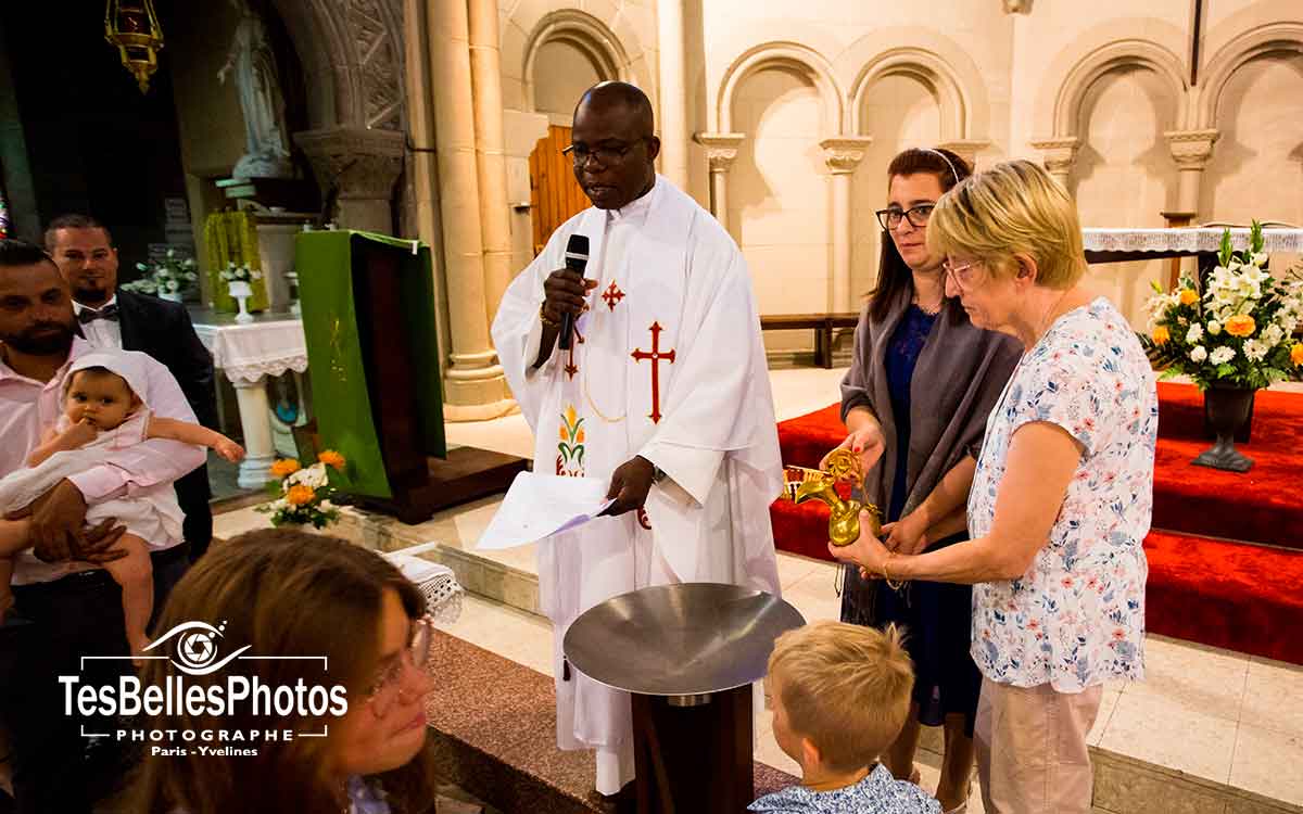 Photographe de baptême à Gournay-sur-Marne en Seine-Saint-Denis, reportage photos baptême Gournay-sur-Marne