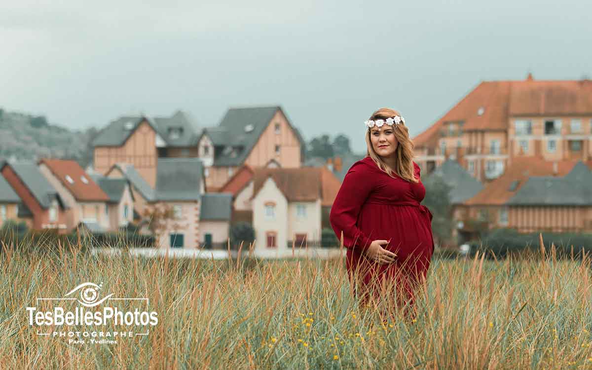 Photographe grossesse à Cabourg – séance couple en bord de mer