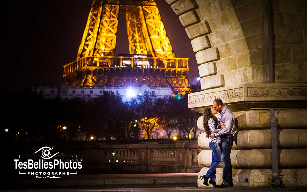 Photographe couple Paris, photo de couple Paris by Night, séance photo couple de nuit à Paris, shooting couple Paris by Night