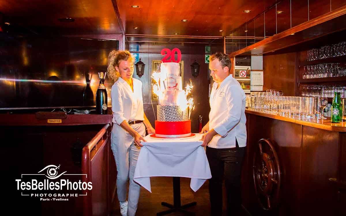 Photo anniversaire corporate sur un bateau à Paris