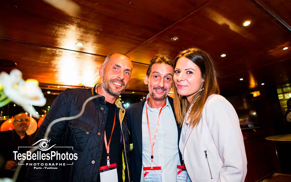 Photographe d'anniversaire d’entreprise à Paris sur péniche – reportage corporate élégant et authentique