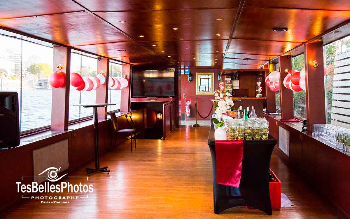 Photographe d'entreprise à Paris – soirées d'anniversaire et événements corporate sur une péniche