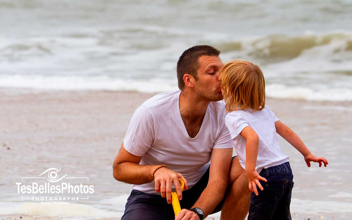 Shooting lifestyle de famille sur la plage à Cabourg – ambiance naturelle