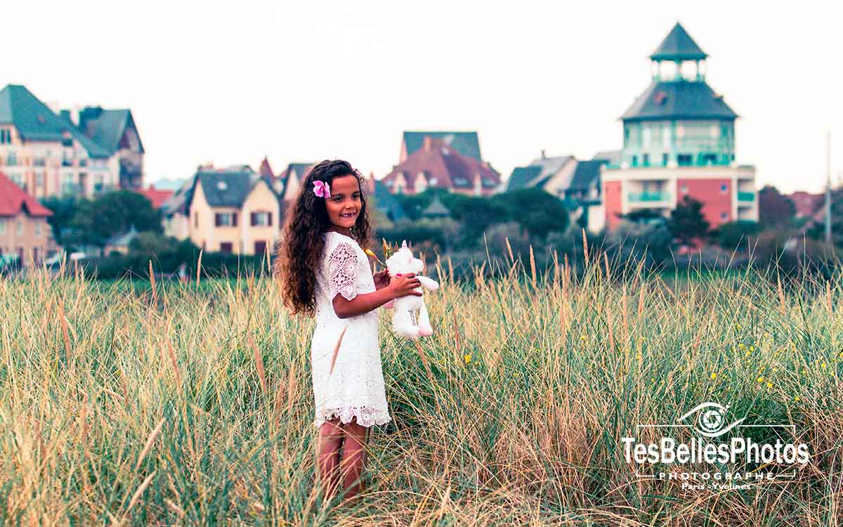 Séance photo enfant et famille à Cabourg – portraits naturels sur la plage