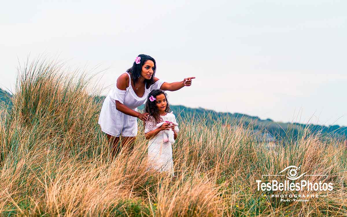 Shooting lifestyle de famille à Cabourg – ambiance naturelle en bord de mer