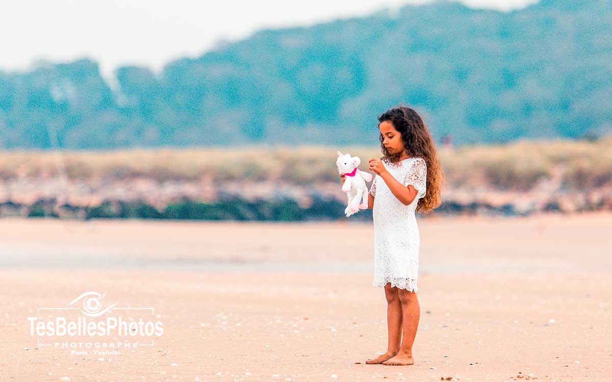 Séance famille à Cabourg – instants naturels capturés sur la plage