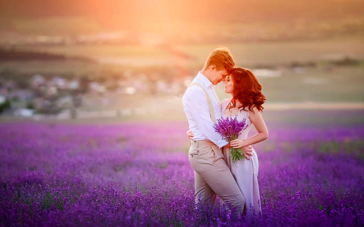 Photographe de mariage à Valensole, séance couple dans les champs de lavande de Valensole