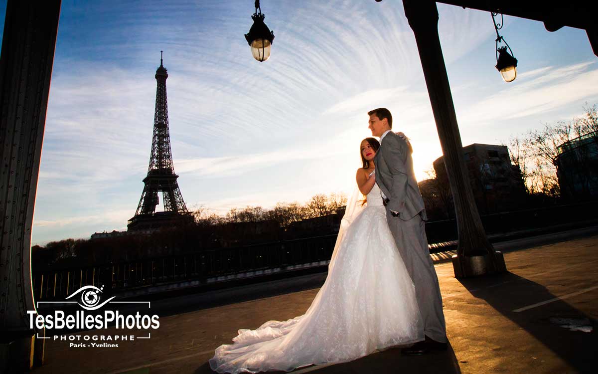 Photo de mariage au Pont de Bir-Hakeim à Paris, photographe de mariage Paris, photographe mariage couple Paris