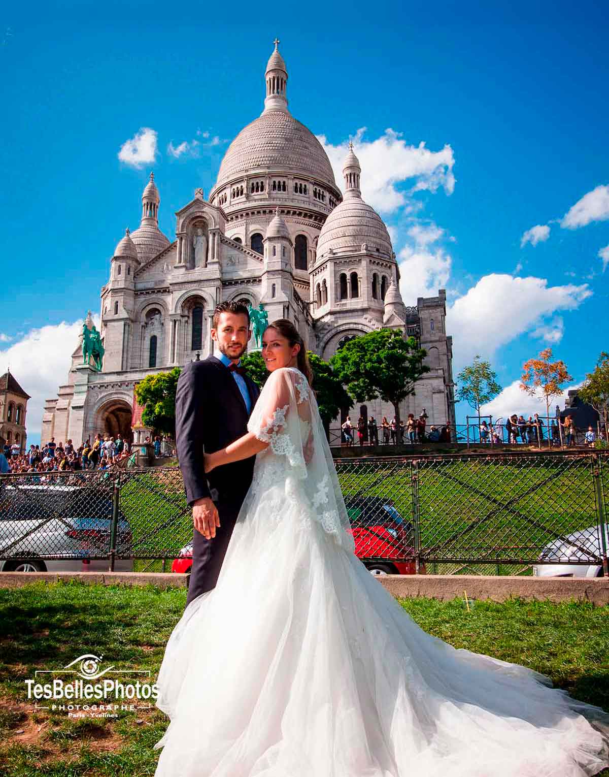 Photographe de mariage à Paris – séance photo couple à Montmartre dans le 18e arrondissement