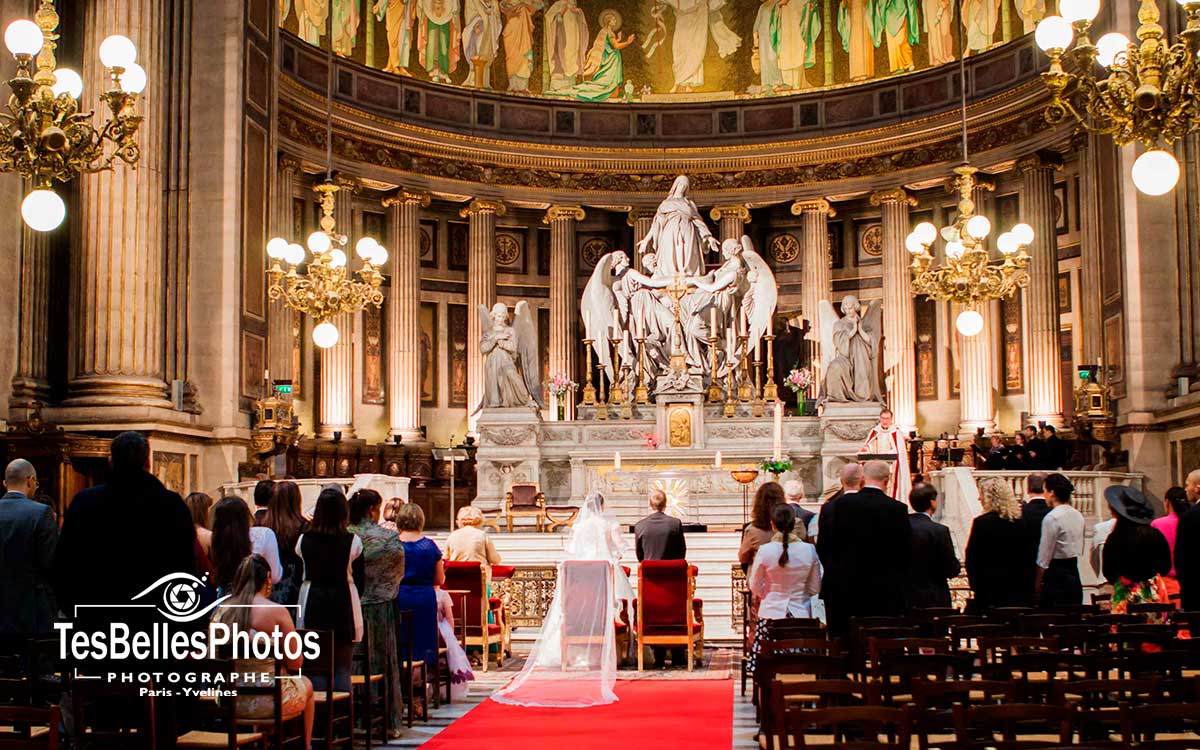 Photographe professionnel de mariage à Paris – reportage photo à l’Église de la Madeleine dans le 8e arrondissement
