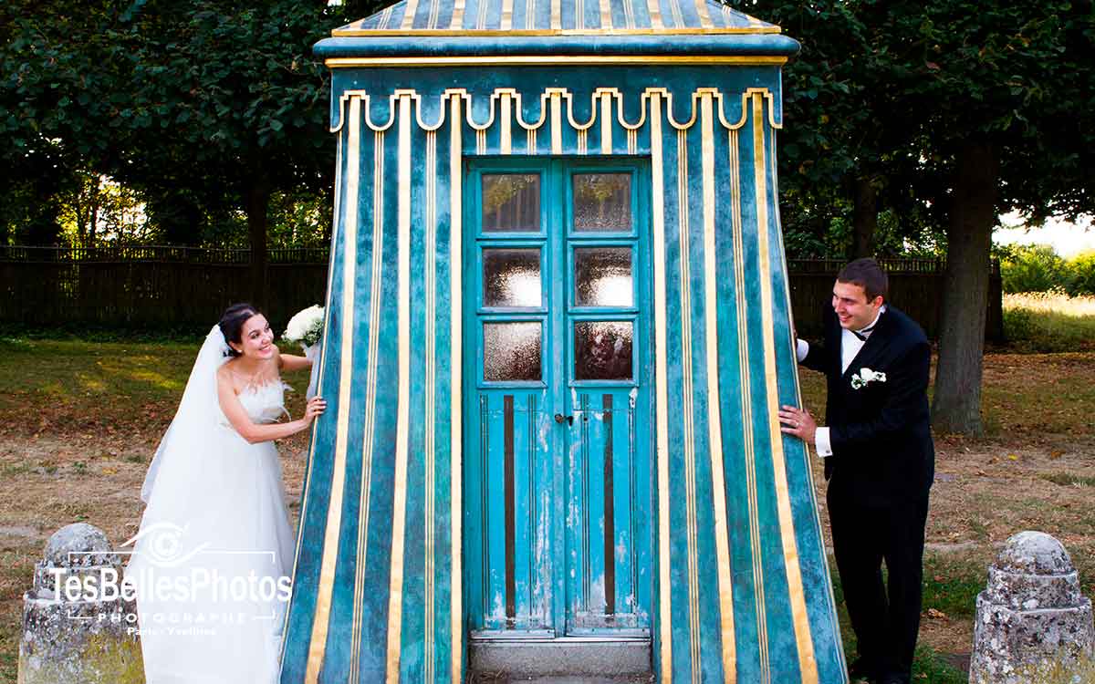 Photographe mariage Versailles, shooting photo de couple mariés au Parc de Versailles