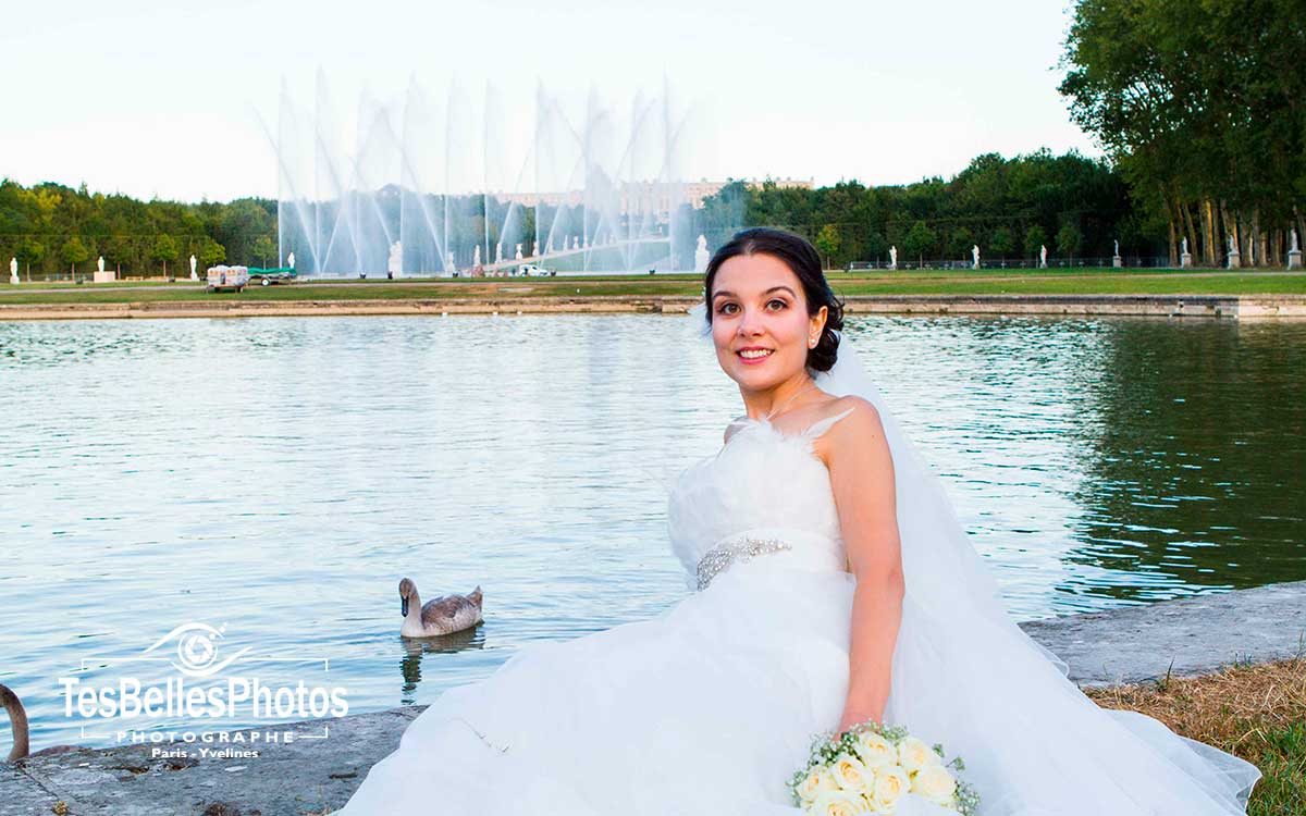 Photo shooting couple de mariage dans le jardin du Château de Versailles