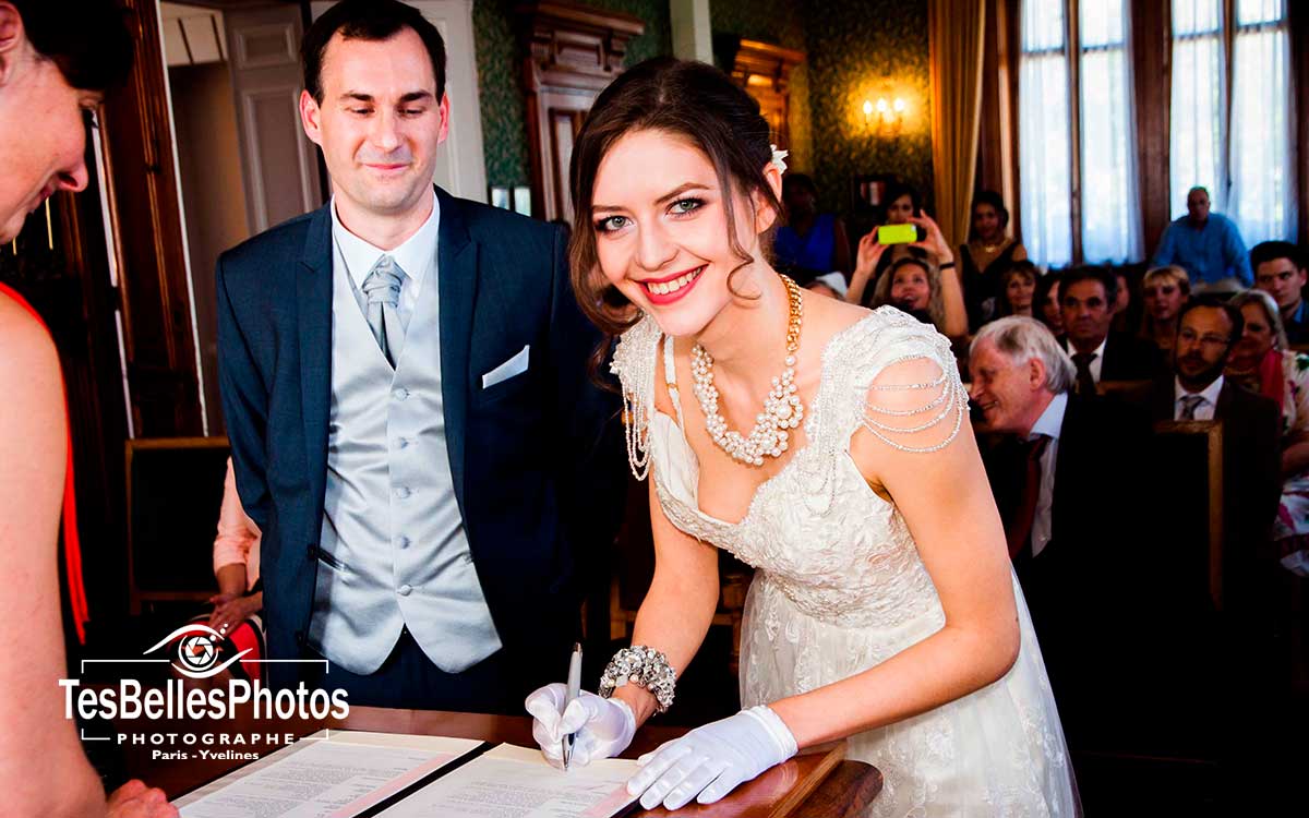 Signature des registres à la mairie de Maisons‑Laffitte – photographe de mariage à Maisons‑Laffitte