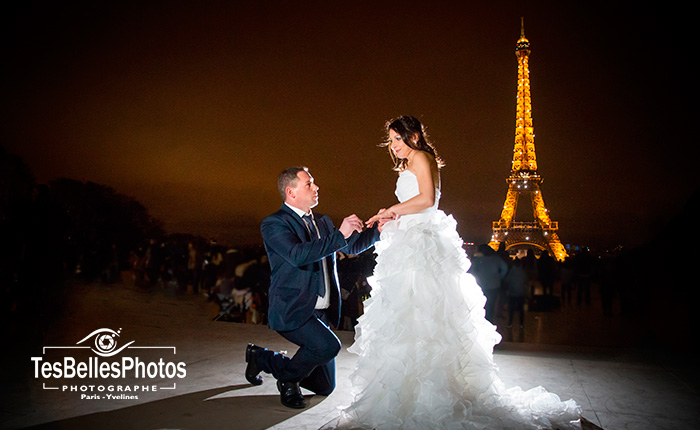 Photographe couple Save the Date Paris, séance photo demande en mariage à Paris